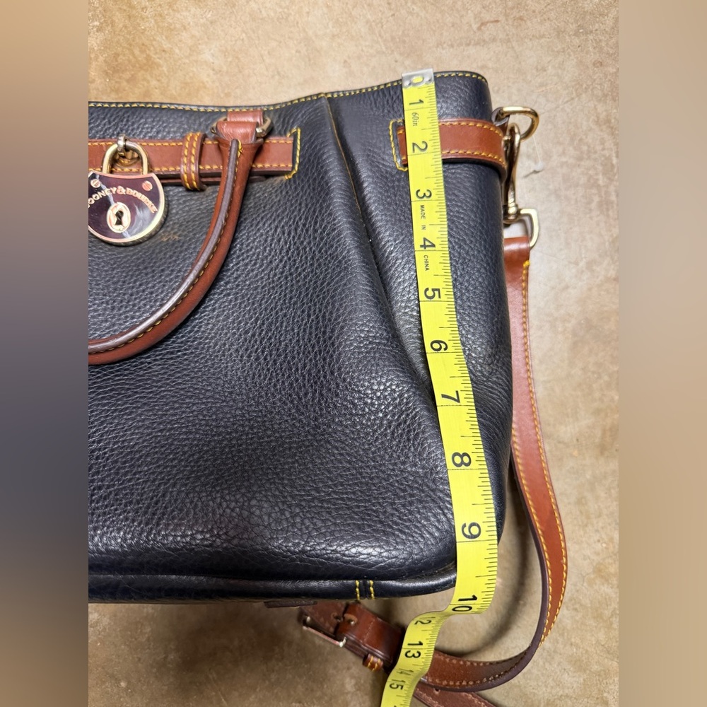 Dooney and Bourke purse - Picture 9 of 10